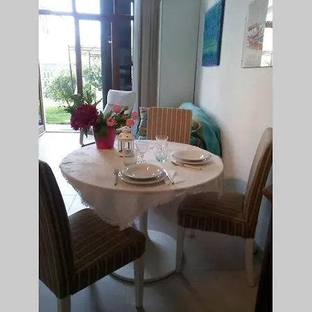 La Rosa Apartment *